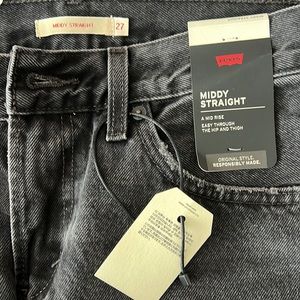Brand NEW Levi’s Middy Straight Jean